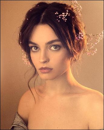 emma-mackey041 (768x960, 337 kБ...)